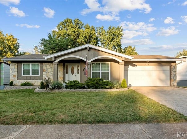 412 Woodrun Drive, Ballwin, MO 63021