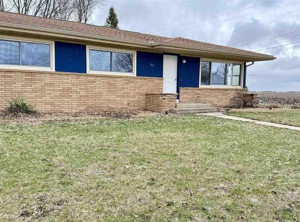 402 E North Street, Waldorf, MN 56091