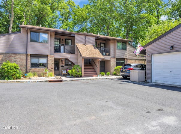 46 Friendship Court, Red Bank, NJ 07701