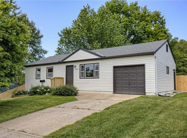 16008 E 32nd Street, Independence, MO 64055