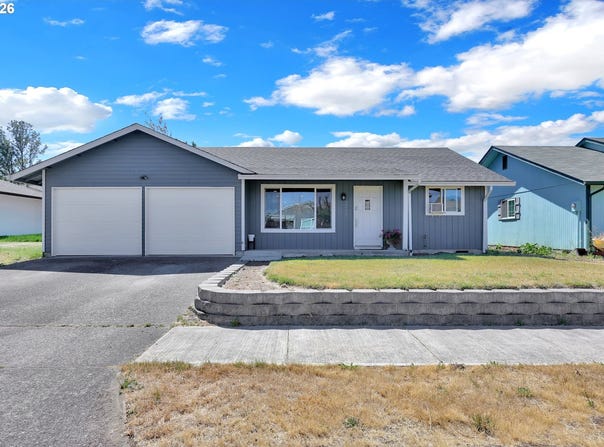 326 38TH Pl, Springfield, OR 97478