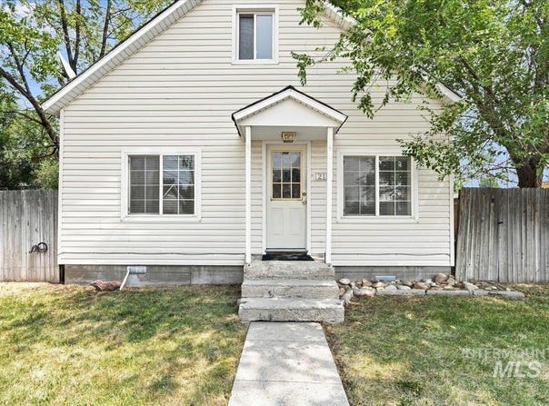 212 NE 2nd St, Meridian, ID 83642