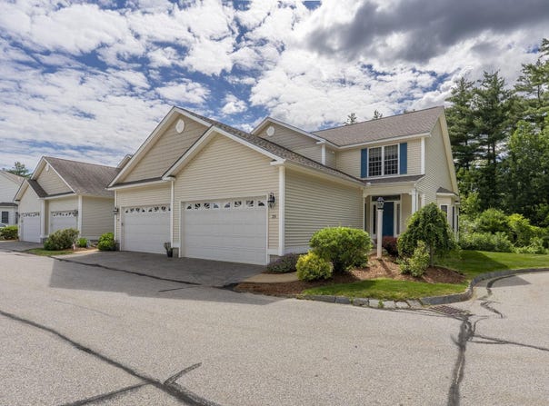 34 Mammoth Road, Hooksett, NH 03106