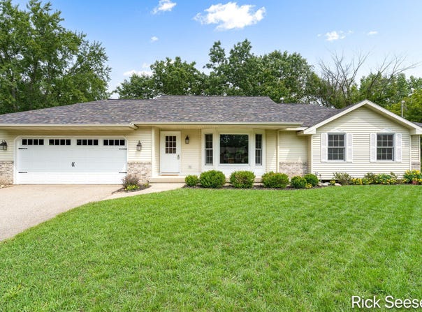 13535 Forest River Drive SE, Lowell, MI 49331