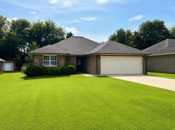 114 Saint Thomas Dr, Guntown, MS 38849