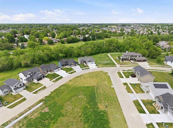 3954 Winnsboro Dr, IowaCity, IA 52245