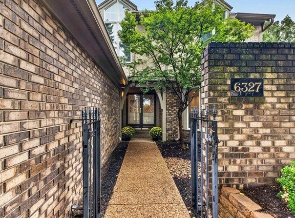 6327 Kennett Place, Mission, KS 66202