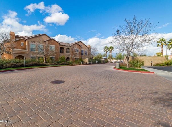 14575 W MOUNTAIN VIEW Boulevard, Surprise, AZ 85374