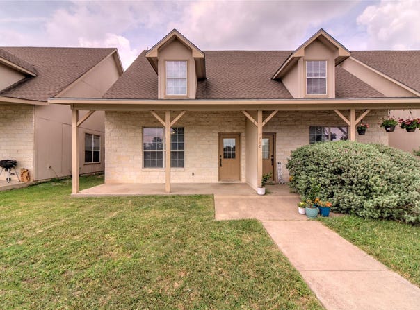 126 Sandstone Dr, Jarrell, TX 76537