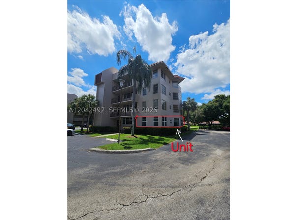9520 Seagrape Dr, Davie, FL 33324