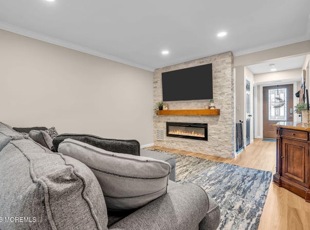 6 Swallow Lane, Howell, NJ 07731