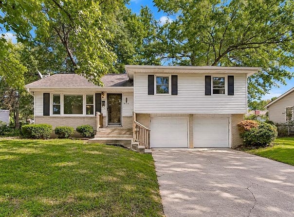 8105 Hedges Avenue, Raytown, MO 64138