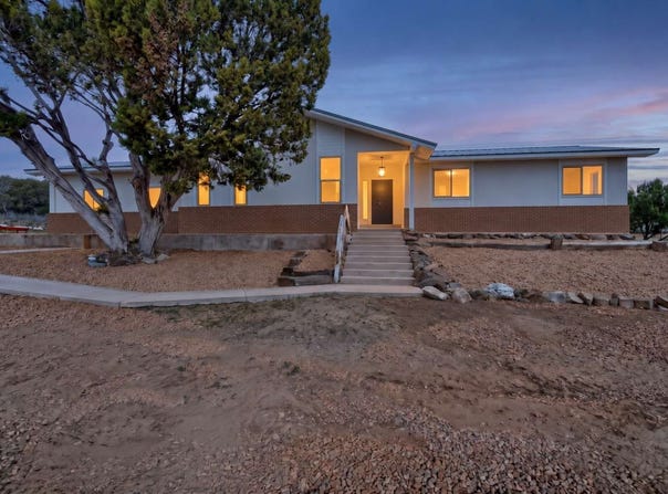 3 Morper Road, Edgewood, NM 87015