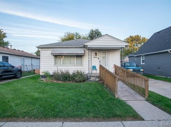 26044 Clancy Street, Roseville, MI 48066