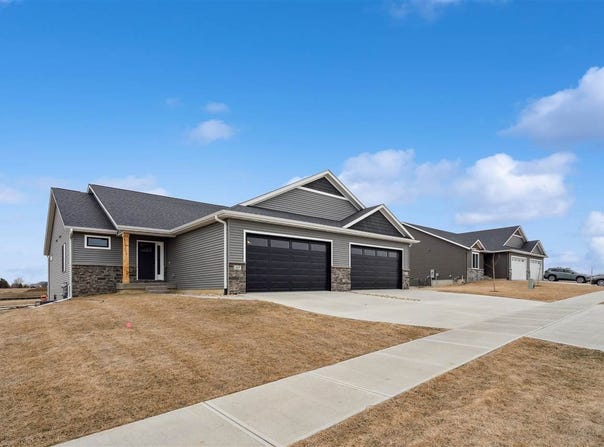 827 Prairie View Dr, WestBranch, IA 52358