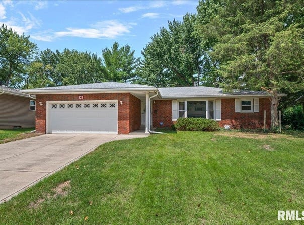821 ROANOKE Drive, Springfield, IL 62702