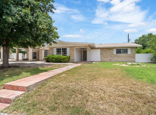 108 John Glenn, Del Rio, TX 78840