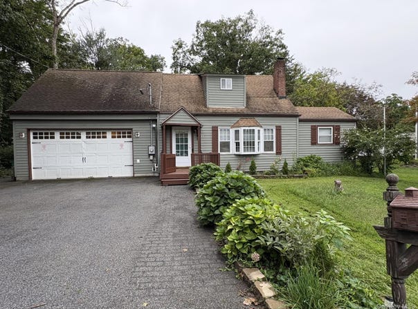 13 Cedar Lane, Poughkeepsie, NY 12601