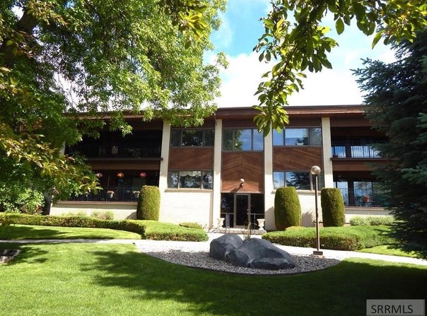 463 Parkway Circle, Idaho Falls, ID 83401