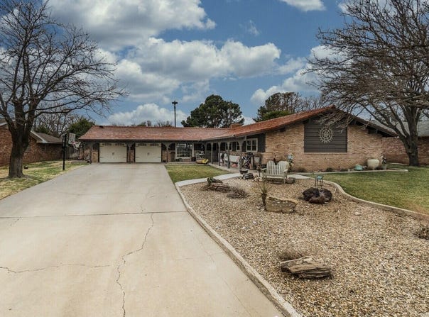 210 Comanche Trail, Tulia, TX 79088