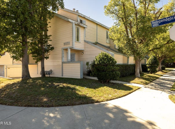 9933 Independence, Chatsworth, CA 91311