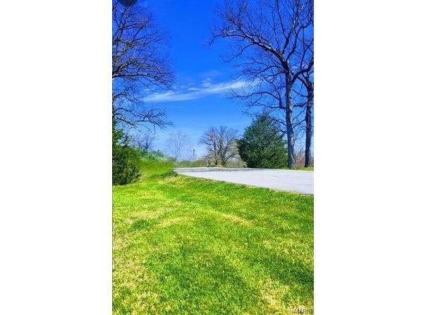 810 Whitcomb Woods Drive, Troy, MO 63379