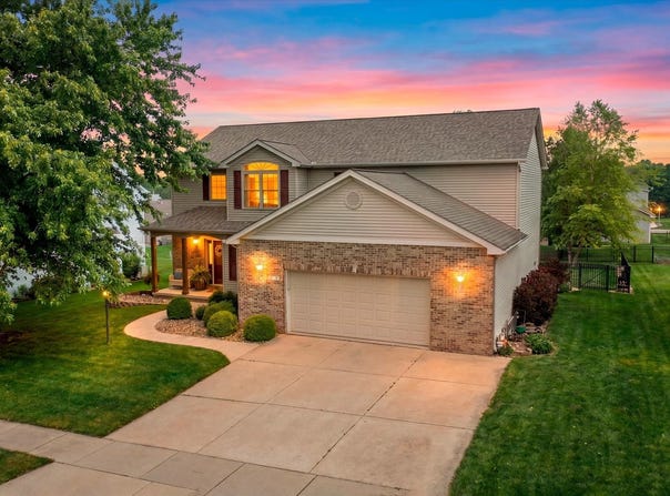 704 Hawk Drive, Mahomet, IL 61853