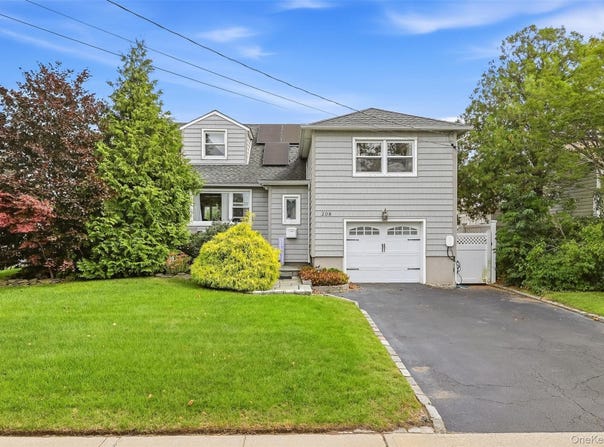 208 Island Parkway W, Island Park, NY 11558