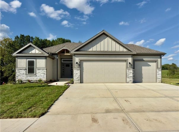 504 Skyview Lane, Liberty, MO 64068