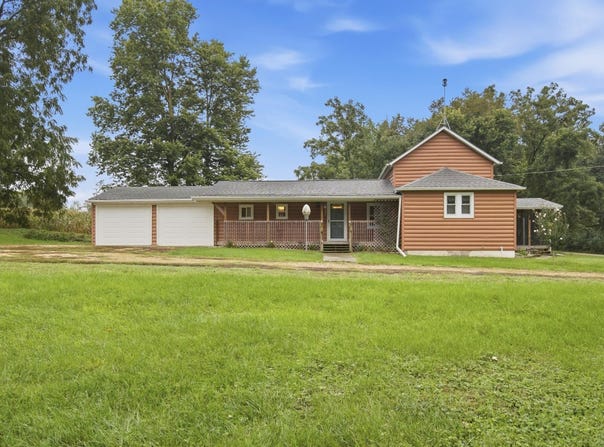 1205 S Browns Mill Road, FREEPORT, IL 61032