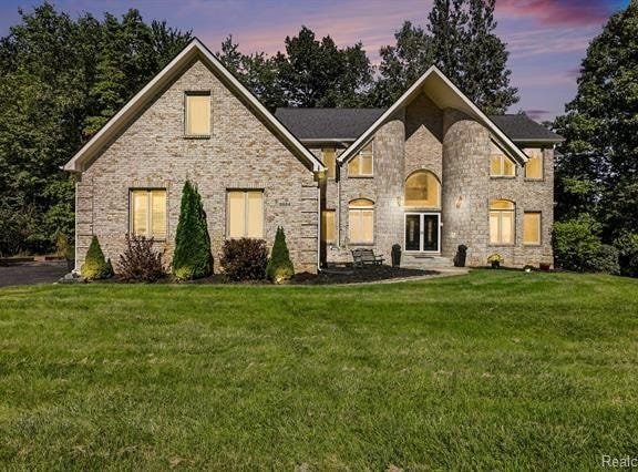 9984 Maple Valley Drive, Springfield Twp, MI 48348