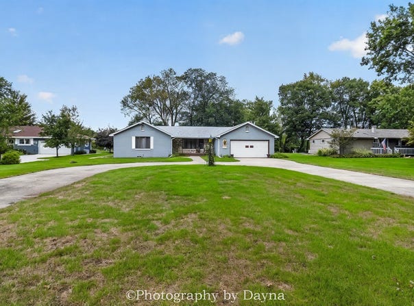 1930 Bittersweet Drive, St. Anne, IL 60964