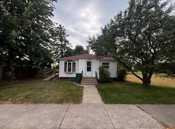 409 3rd Ave S, New Rockford, ND 58356