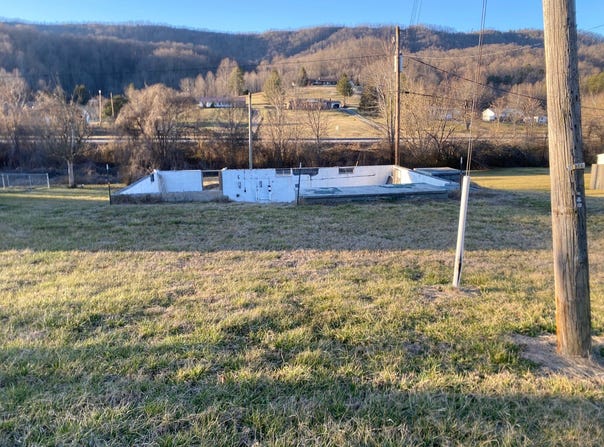 5731 Dr Thomas Walker RD, Rose Hill, VA 24281