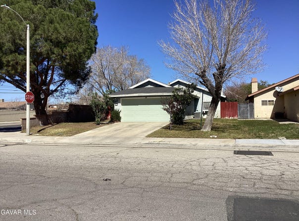 1503 E Avenue J3, Lancaster, CA 93535