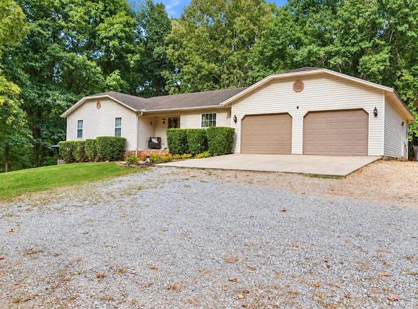5703 Fairview Road, Paragould, AR 72450-9741