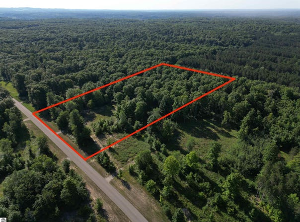 1128 E Solaris Way lot: B8, Maple City, MI 49664