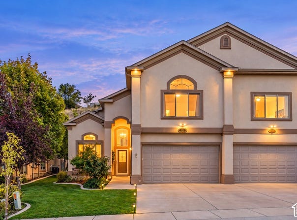 713 EAGLE Pass, North Salt Lake, UT 84054
