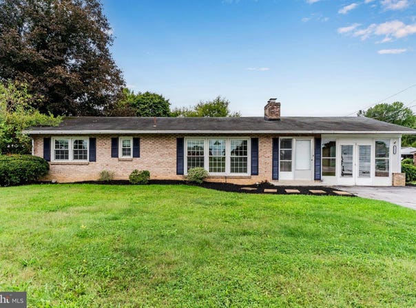 2100 LINCOLN Way, CHAMBERSBURG, PA 17202