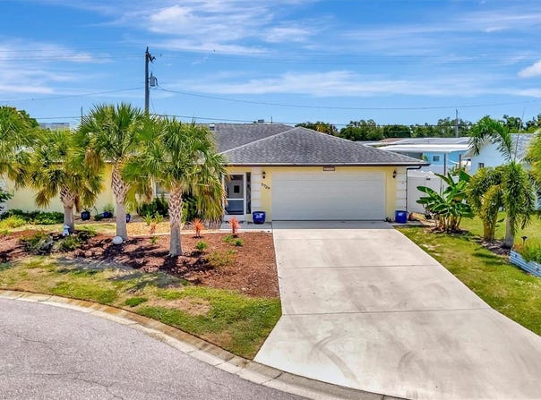 5729 AUGUSTA Circle, SARASOTA, FL 34238