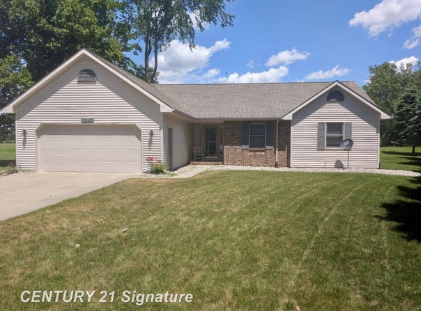 1249 E Oakdale Circle, Freeland, MI 48623