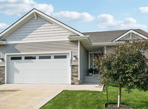 2240 E Redmond Avenue, Des Moines, IA 50320