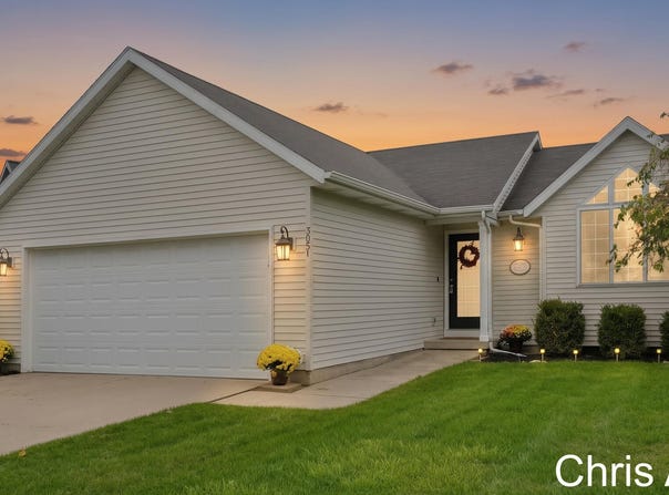 3051 Woodglen Street NW, Grand Rapids, MI 49504