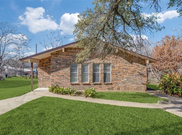 451 Wilshire Avenue, Azle, TX 76020