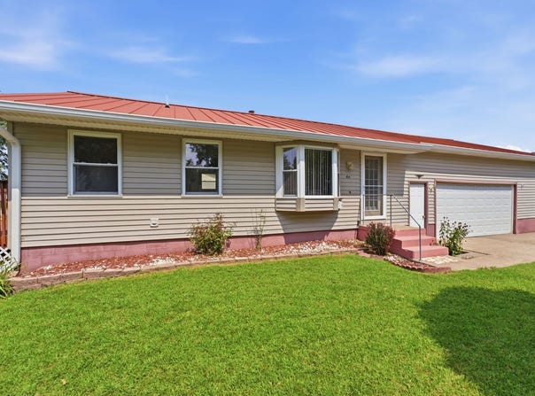414 15th Place, Camanche, IA 52730