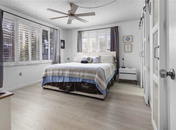 5935 Del Lago Cir, Sunrise, FL 33313
