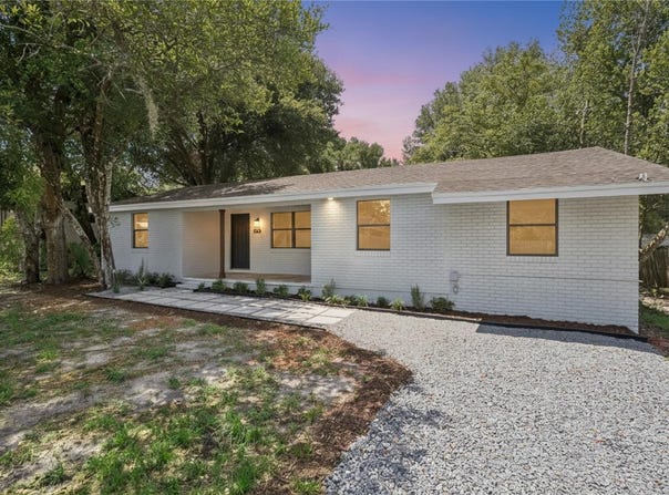 137 LUCERNE Drive, DEBARY, FL 32713