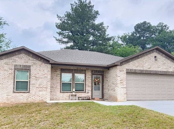 1317 E Wood St, Paris, AR 72855