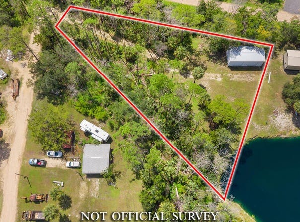 8 NE Fourth St, Steinhatchee, FL 32359