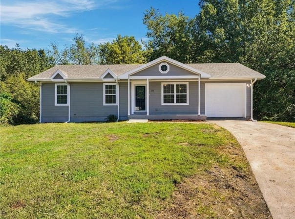 314 E 17th Street, Kearney, MO 64060